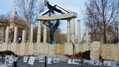 Monumento a la ocupación nazi