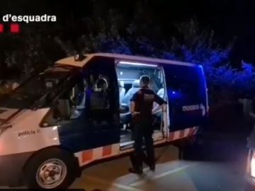 Imagen del dispositivo de los Mossos en el barrio de La Mina Imagen del dispositivo de los Mossos en el barrio de La Mina