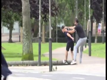 Un ertzaina de paisano detiene a la carrera a un presunto ladrón en Bilbao Un ertzaina de paisano detiene a la carrera a un presunto ladrón en Bilbao