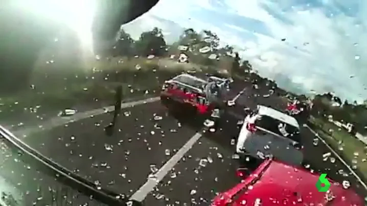 Brutal accidente múltiple de tráfico deja seis heridos en Sídney