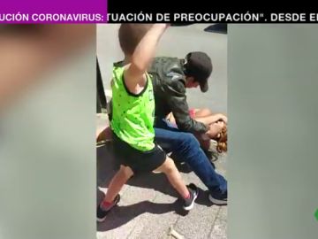 Psicologos analizan la actitud del niño que defendió a su madre de una agresión machista en Eibar Psicologos analizan la actitud del niño que defendió a su madre de una agresión machista en Eibar