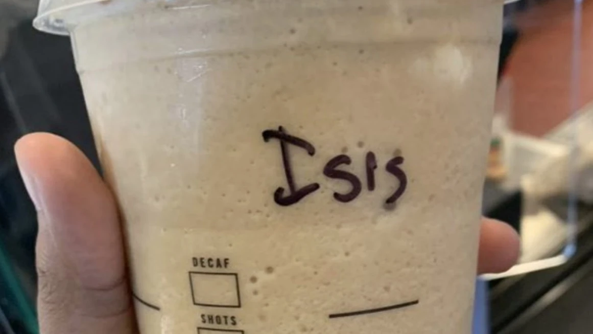 "Isis" escrito en el vaso de café para llevar de una clienta musulmana