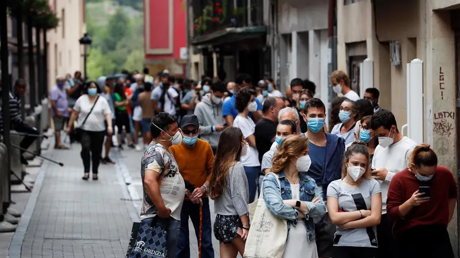 Vecinos de Ordizia hacen cola para realizar pruebas PCR