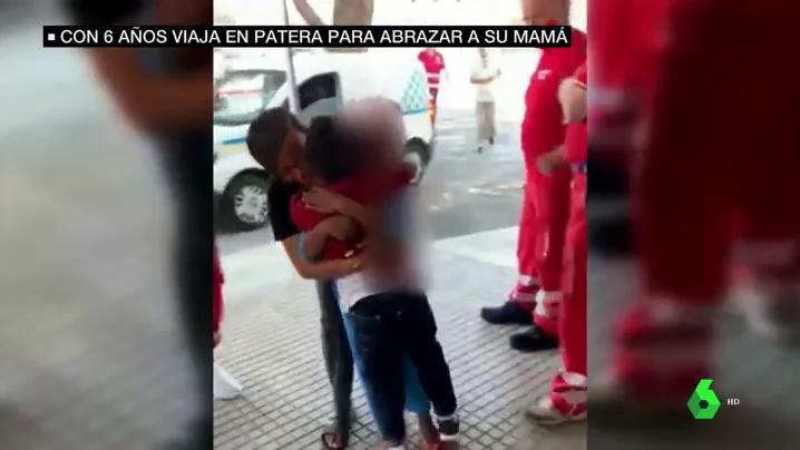 El reencuentro de un menor migrante con su familia