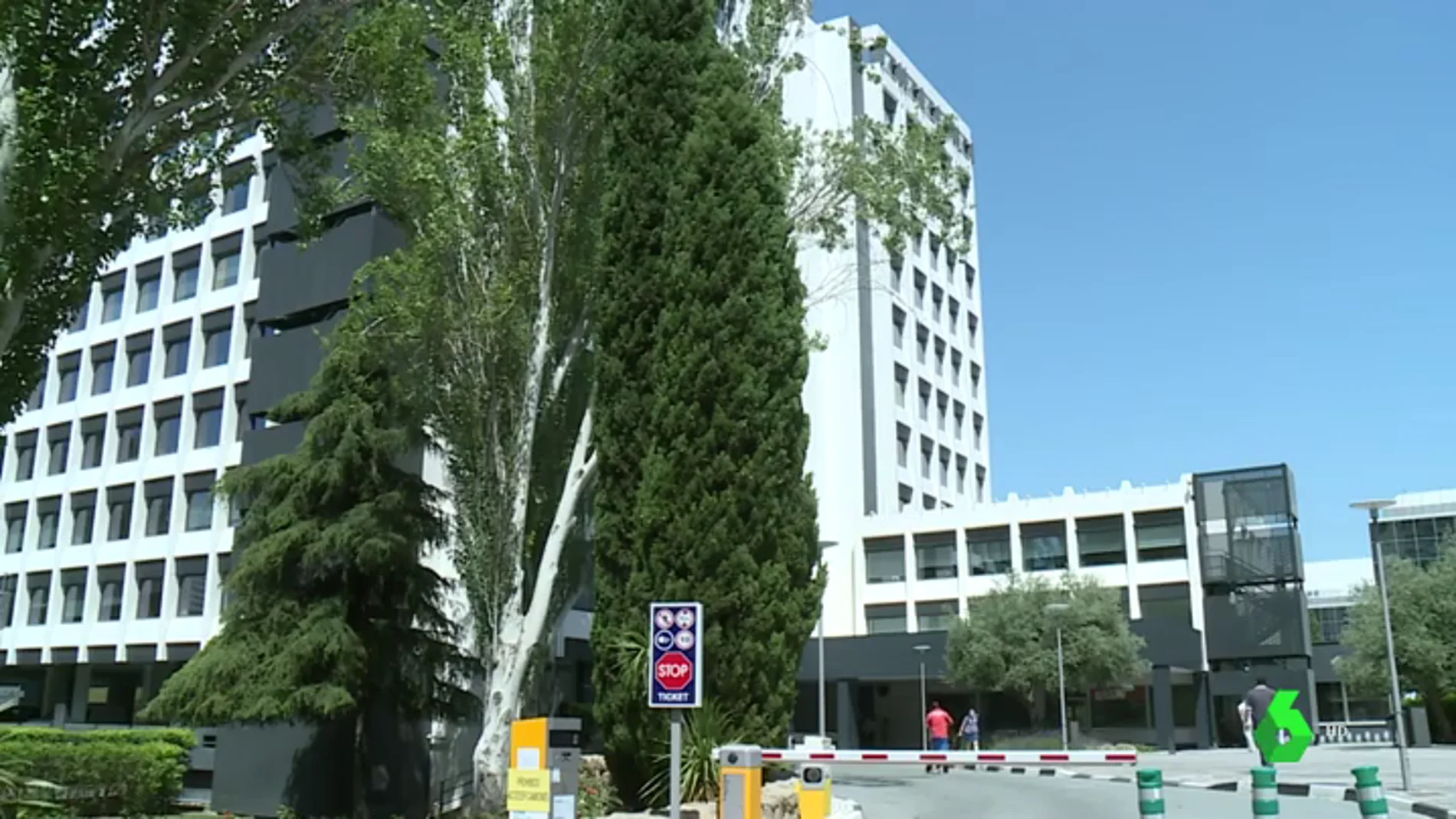 Desalojan la planta de un edificio en Madrid tras detectar un brote de coronavirus en una de sus oficinas