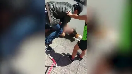 Habla una testigo de la salvaje agresión machista de Eibar: "Me dejó aterrorizada. Pensé que me iba a agredir" Habla una testigo de la salvaje agresión machista de Eibar: "Me dejó aterrorizada. Pensé que me iba a agredir"