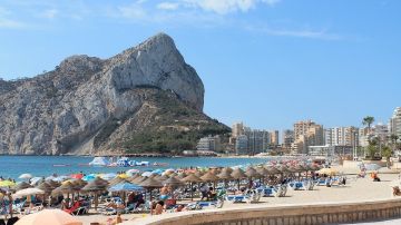Playa al pie del Peñón de Ifach, Calpe