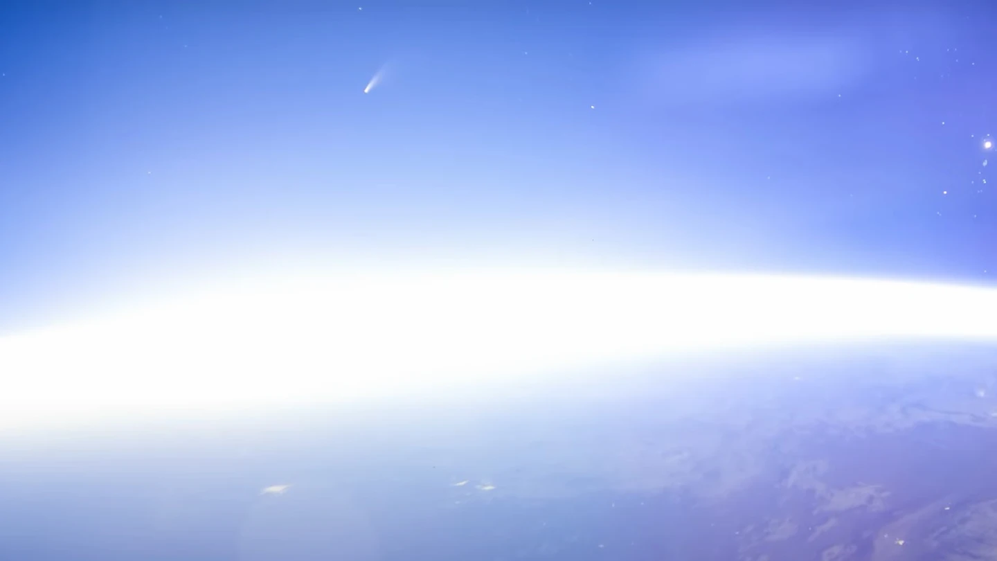 Foto del cometa NEOWISE tomada desde la Estación Espacial Internacional Foto del cometa NEOWISE tomada desde la Estación Espacial Internacional