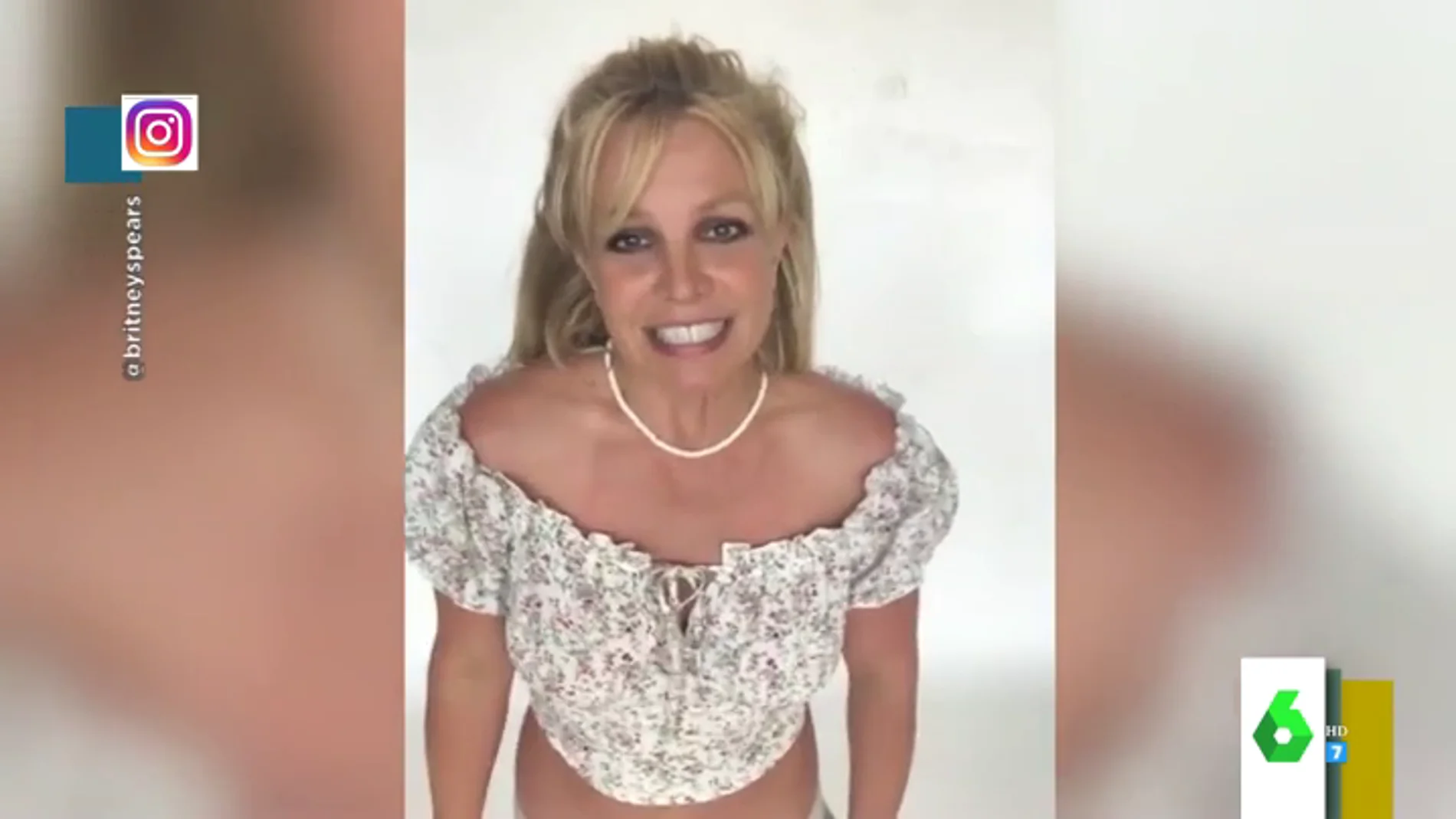 La actitud 'nerviosa' de Britney Spears contestando a sus fans que sorprende a los zapeadores: "Se ha quedado 'cucu'"