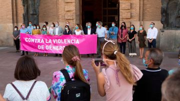 Vista de la concentración de repulsa de la violación en Zaragoza