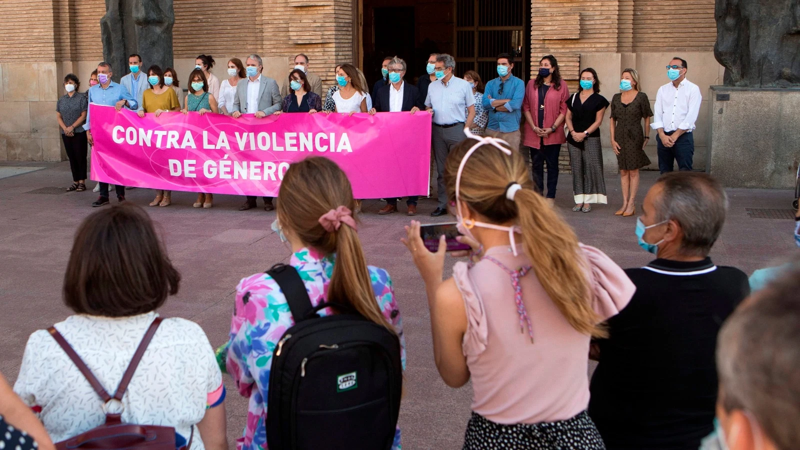 Vista de la concentración de repulsa de la violación en Zaragoza