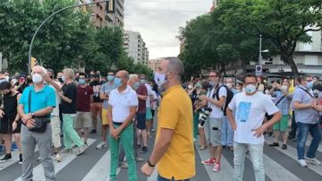 Unas 300 personas se concentran en Lleida contra el confinamiento anunciado