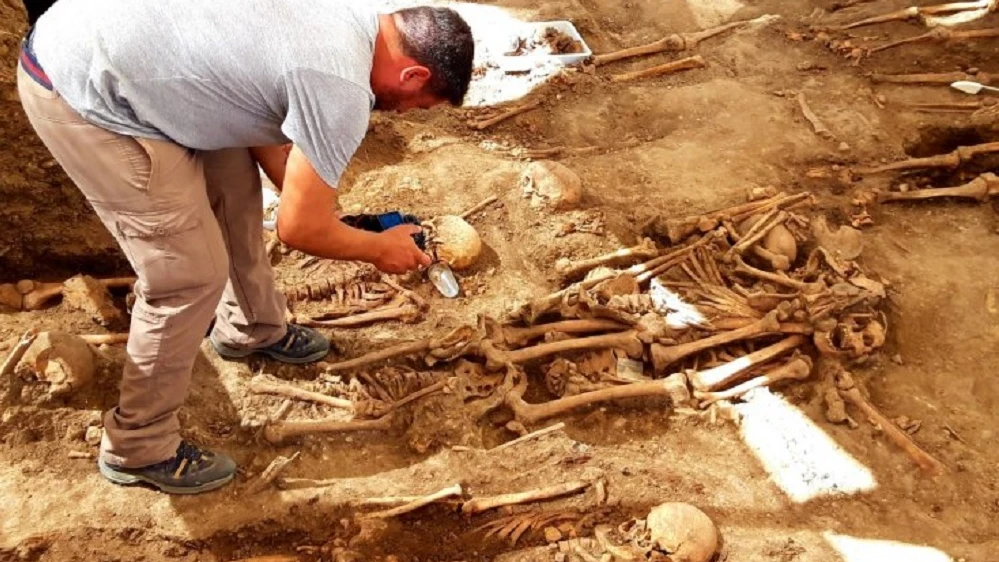 Imagen de restos de víctimas de franquismo encontrados en un cementerio de Cádiz