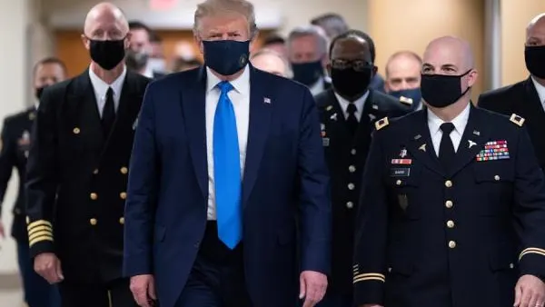 Primera imagen de Donald Trump con mascarilla