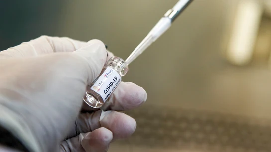Imagen de archivo de una posible vacuna contra el coronavirus Imagen de archivo de una posible vacuna contra el coronavirus