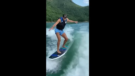 Gerard Piqué muestra su increíble habilidad para el wakesurfing Gerard Piqué muestra su increíble habilidad para el wakesurfing