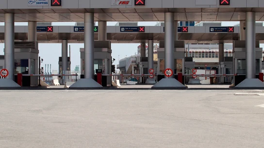 Control de billetes de pasajeros en el puerto de Algeciras (Cádiz) con rumbo a Tánger que se encuentra cerrado. Control de billetes de pasajeros en el puerto de Algeciras (Cádiz) con rumbo a Tánger que se encuentra cerrado.