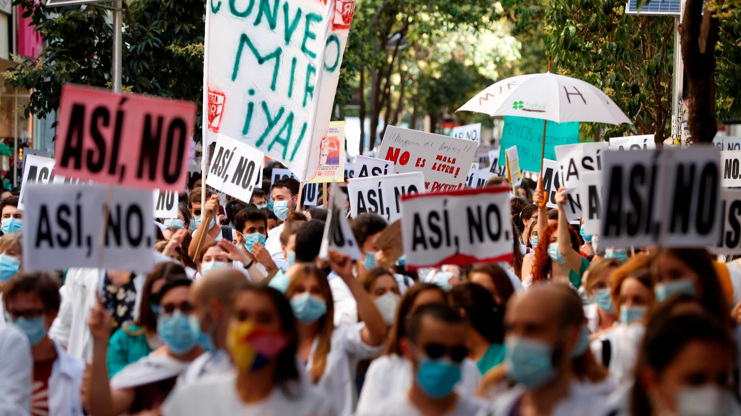 Los médicos residentes (MIR) se manifiestan en la Consejería de Sanidad de la Comunidad de Madrid Los médicos residentes (MIR) se manifiestan en la Consejería de Sanidad de la Comunidad de Madrid