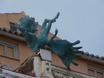 Estatua del ángel estrellado o 'accidente aéreo' Estatua del ángel estrellado o 'accidente aéreo'