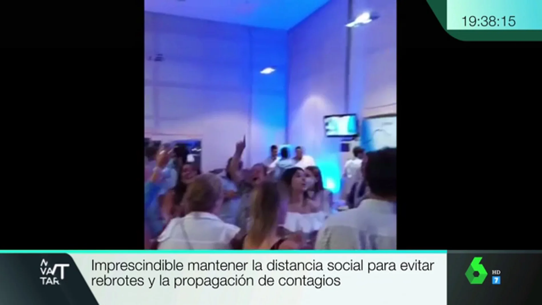 Indignación entre los hosteleros gallegos por la celebración sin mascarilla en el hotel de Feijóo tras la noche electoral