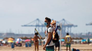 Un hombre en la playa