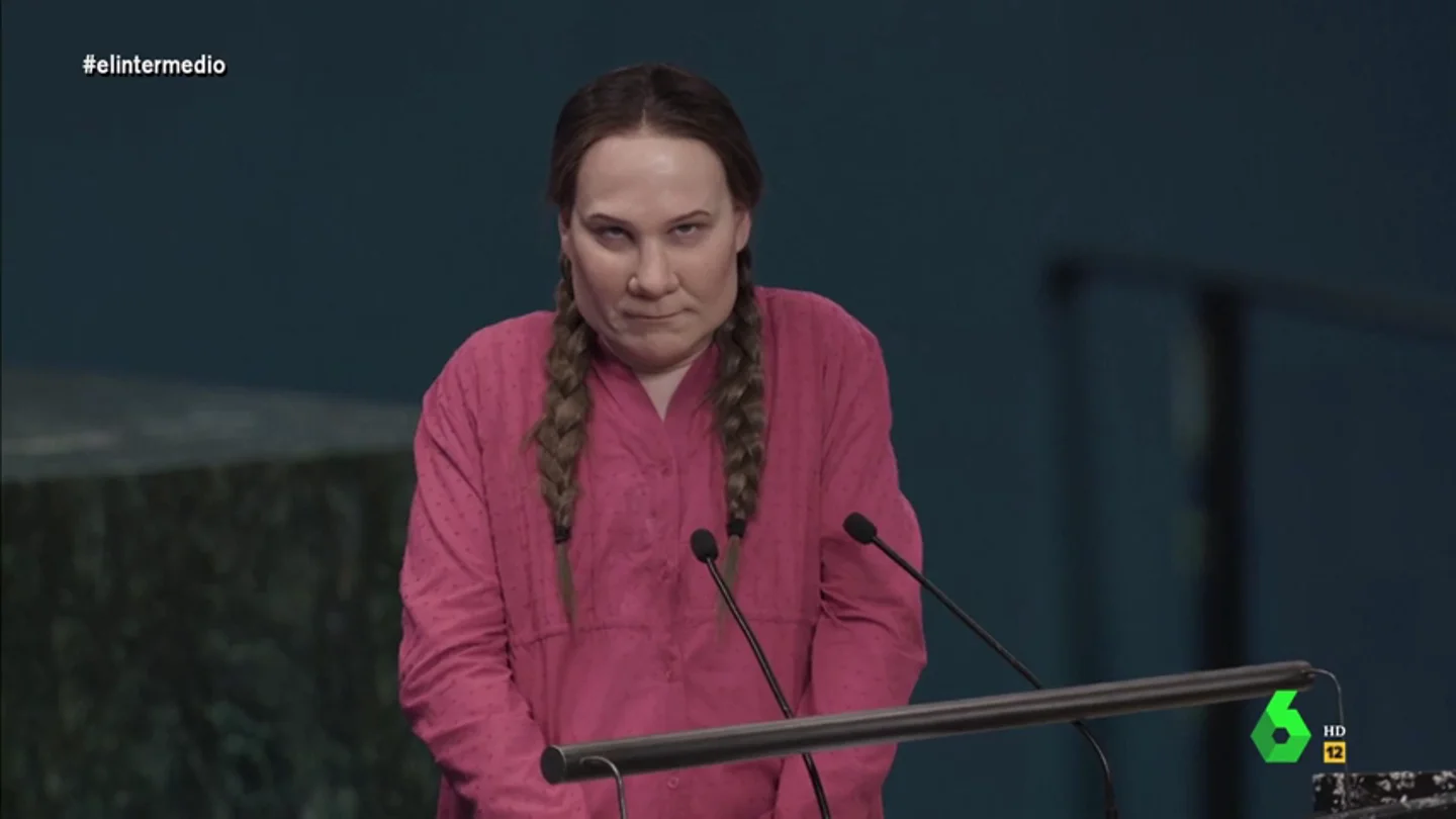 Joaquín Reyes recrea el discurso de Greta Thunberg ante los líderes de la ONU: "Vi a Trump y me dio unas ganas de cogerle del pescuezo..." Joaquín Reyes recrea el discurso de Greta Thunberg ante los líderes de la ONU: "Vi a Trump y me dio unas ganas de cogerle del pescuezo..."
