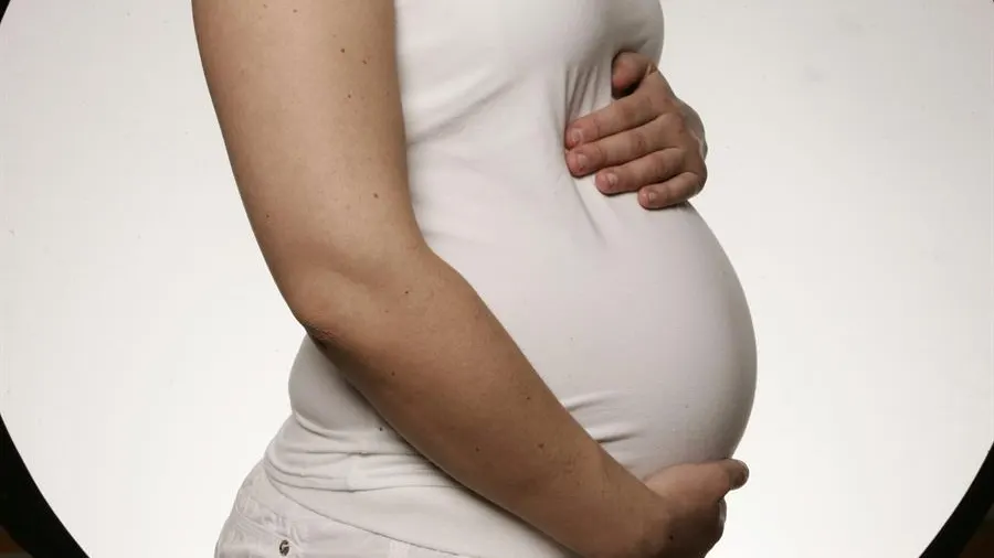 Foto de una mujer embarazada.