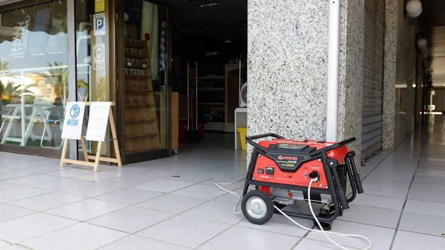 Un generador provee de energía a un negocio en Tenerife