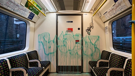 Grafitti pintado por Banksy en el metro de Londres Grafitti pintado por Banksy en el metro de Londres