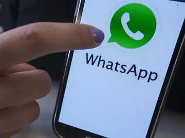 Imagen de archivo de la aplicación de WhatsApp en un dispositivo móvil Imagen de archivo de la aplicación de WhatsApp en un dispositivo móvil