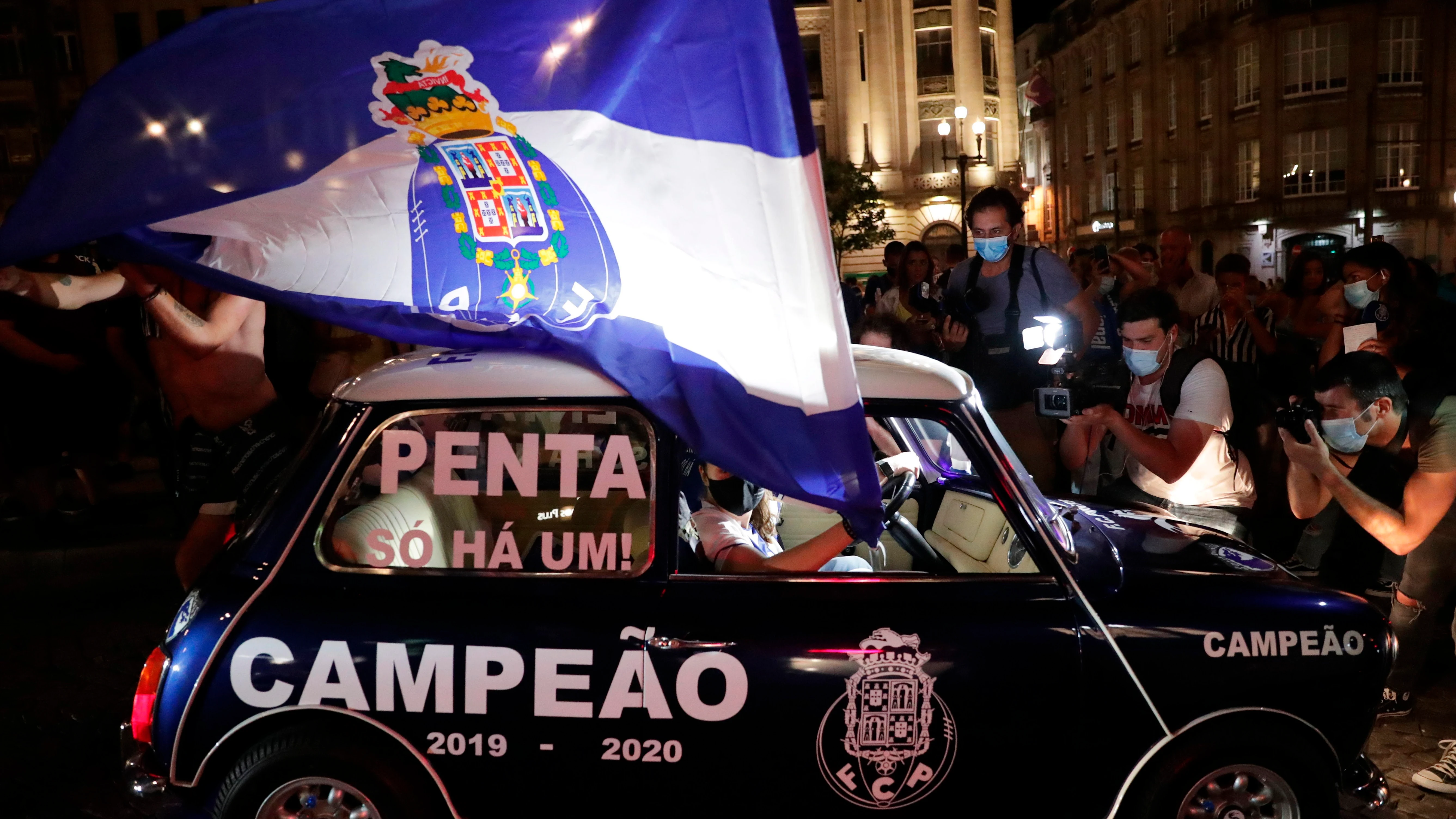 Aficionados del Oporto celebrando la Liga