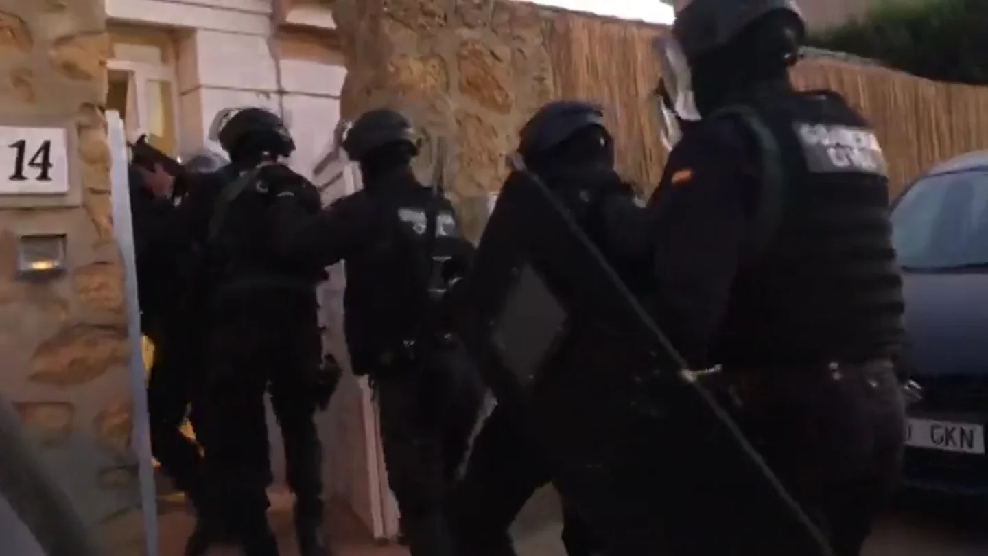 Detenidas 12 personas en una macrooperación contra 'Los Lanas', los peligrosos narcos del Guadalquivir Detenidas 12 personas en una macrooperación contra 'Los Lanas', los peligrosos narcos del Guadalquivir