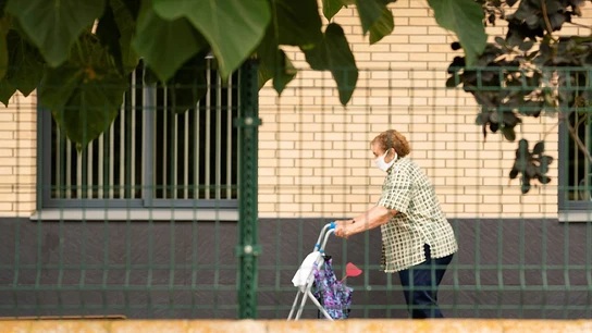 Imagen de una mujer de la tercera edad  Imagen de una mujer de la tercera edad