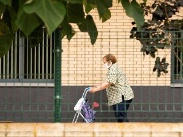 Imagen de una mujer de la tercera edad Imagen de una mujer de la tercera edad