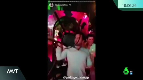 Varios cargos del PP de Sevilla, en el foco de la polémica tras simular el 'baile del ataúd' en una discoteca Varios cargos del PP de Sevilla, en el foco de la polémica tras simular el 'baile del ataúd' en una discoteca