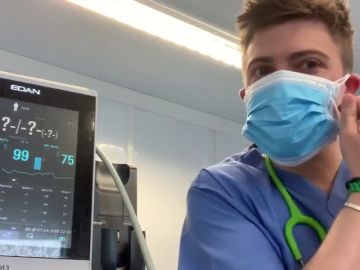 No, las mascarillas no reducen los niveles de oxígeno: así lo demuestra un sanitario irlandés