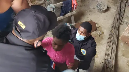 Rescatan a tres niñas víctimas de malos tratos a las que mantenían encerradas en el fondo de una cisterna Rescatan a tres niñas víctimas de malos tratos a las que mantenían encerradas en el fondo de una cisterna