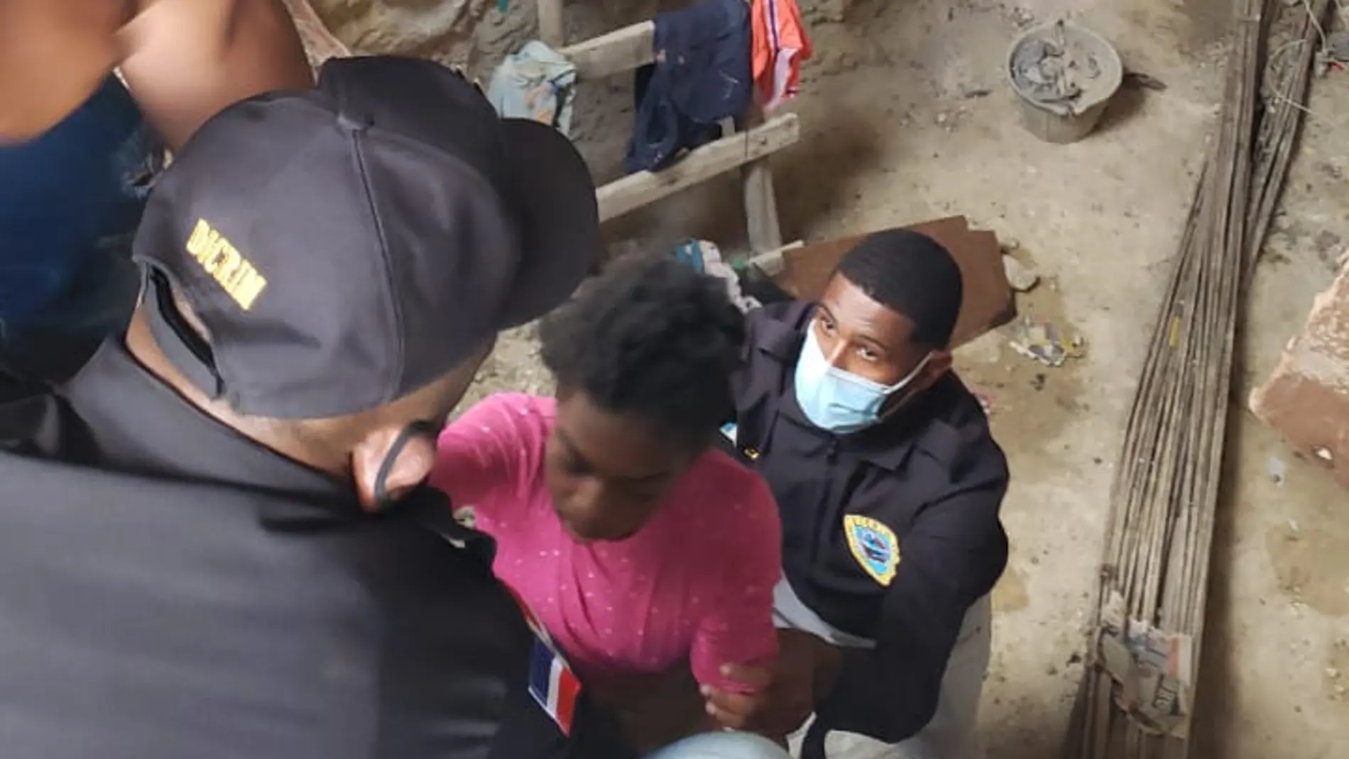 Rescatan a tres niñas víctimas de malos tratos a las que mantenían encerradas en el fondo de una cisterna