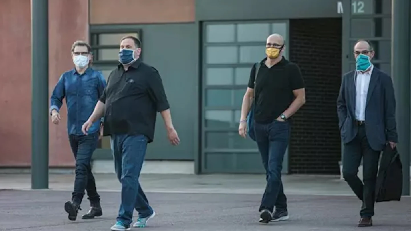 Jordi Cuixat, Oriol Junqueras, Raül Romeva y Jordi Turull saliendo de prisión Jordi Cuixat, Oriol Junqueras, Raül Romeva y Jordi Turull saliendo de prisión