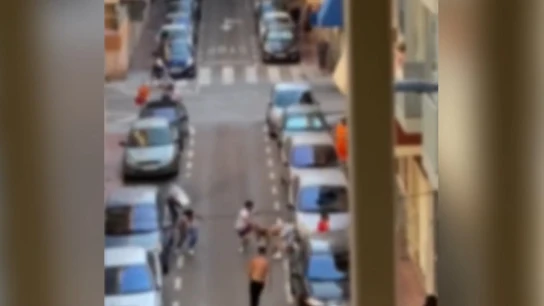 Imagen de la reyerta con paños y una pistola táser en Santa Pola Imagen de la reyerta con paños y una pistola táser en Santa Pola