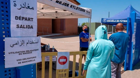 Una temporera acude a hacerse una PCR en Huelva Una temporera acude a hacerse una PCR en Huelva