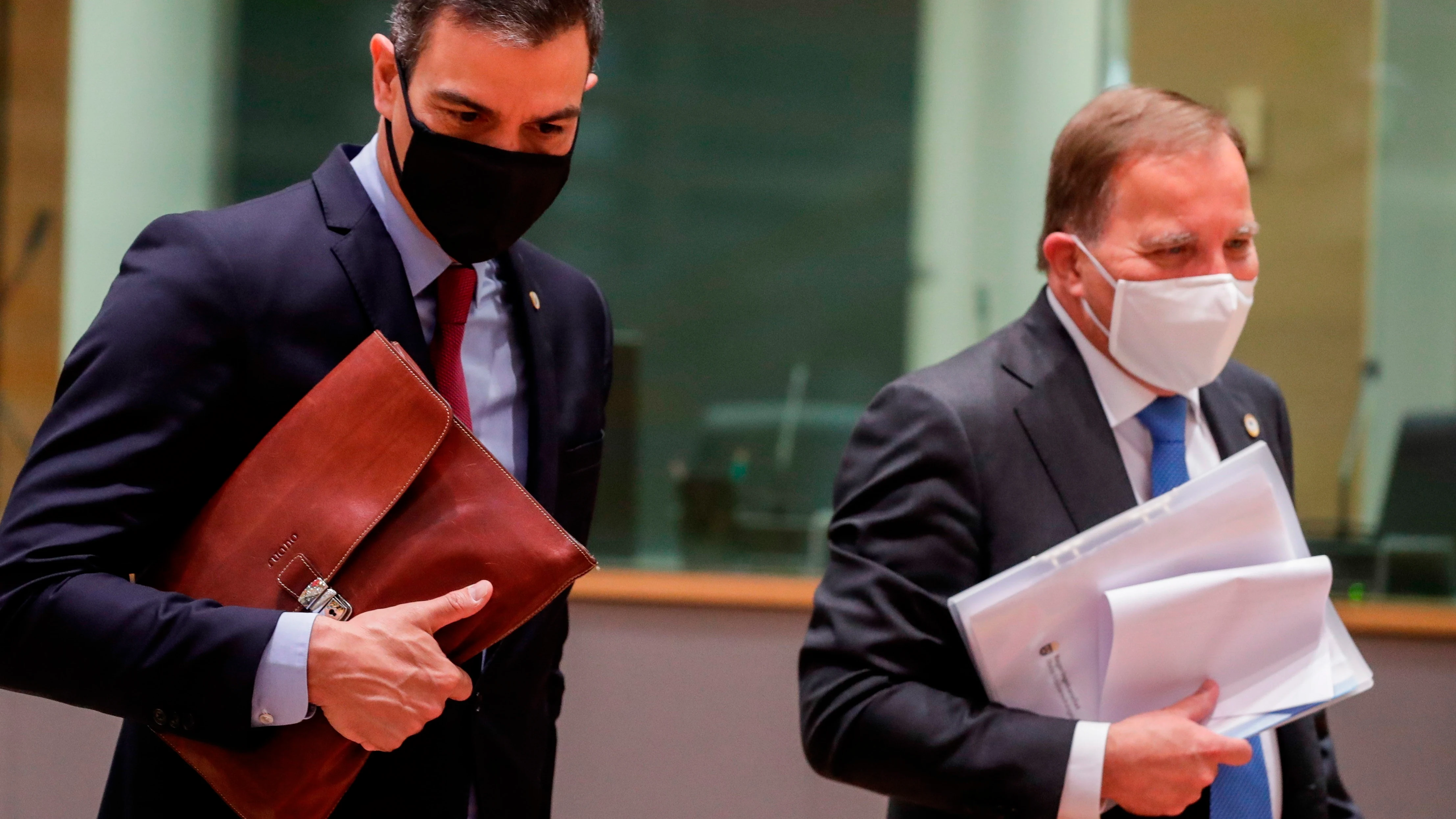 Pedro Sanchez y el primer ministro sueco, Stefan Lofven, en la reunión del Consejo Europeo extraordinario que se celebra en Bruselas