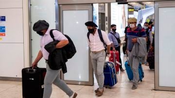 Llegada de un grupo de esquiladores uruguayos al aeropuerto de Madrid Barajas el pasado mes de mayo