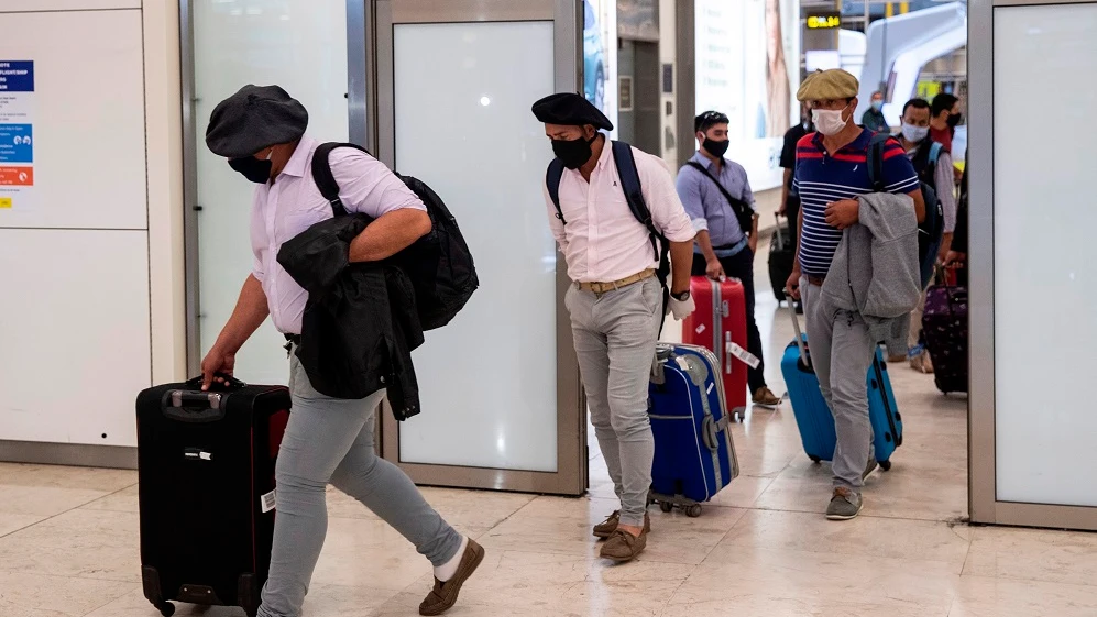 Llegada de un grupo de esquiladores uruguayos al aeropuerto de Madrid Barajas el pasado mes de mayo