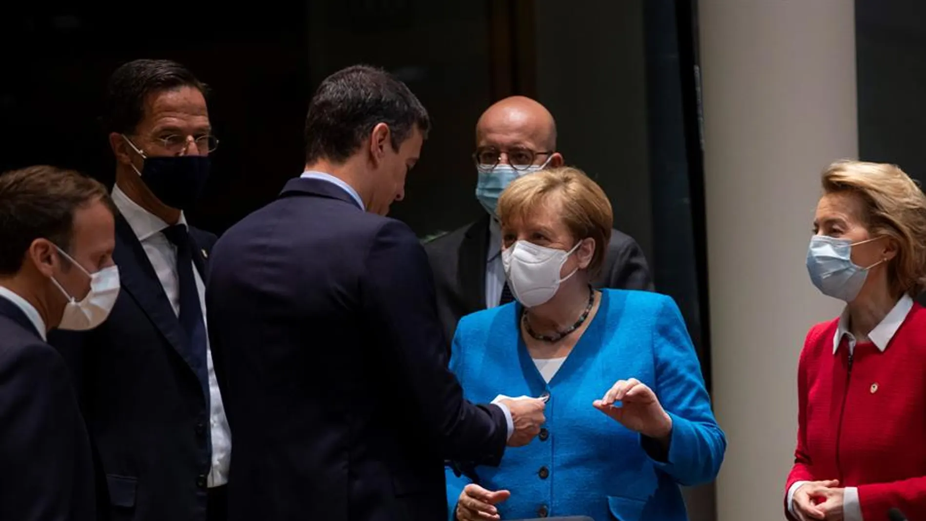 Imagen de Sánchez con Merkel en el Consejo Europeo