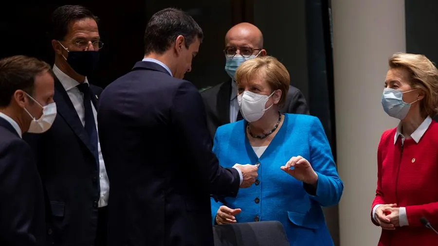 Imagen de Sánchez con Merkel en el Consejo Europeo