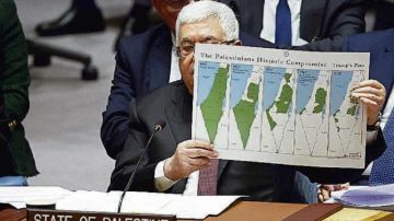 Imagen del presidente palestino, Mahmud Abás, con mapas de Palestina en 1917, 1937, 1947, 1967 y 2020