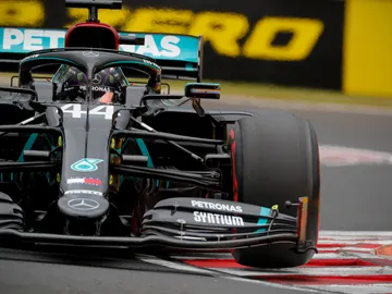 Lewis Hamilton coge carrerilla Lewis Hamilton coge carrerilla