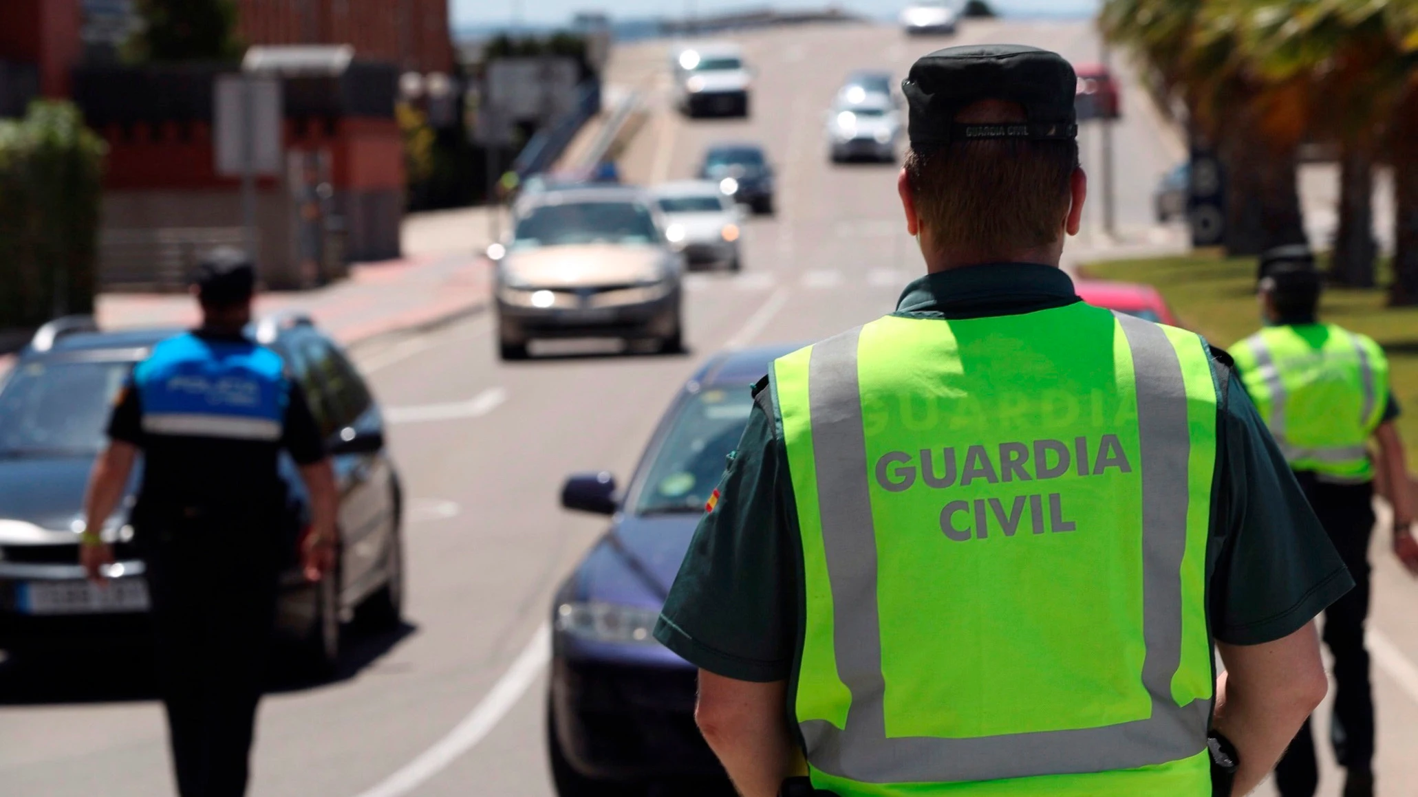 Un agente de la Guardia Civil, en un control de tráfico