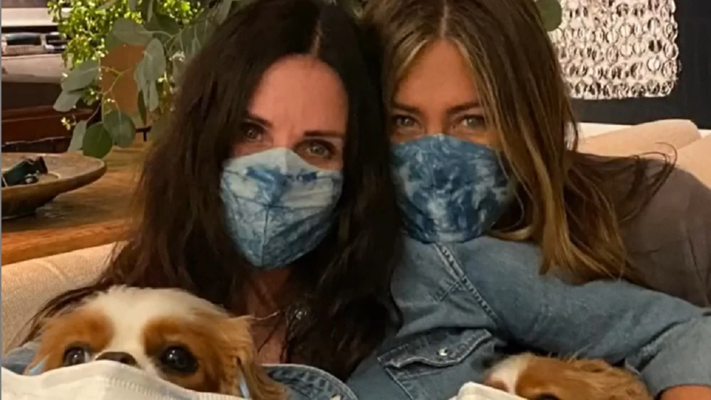 Courteney Cox junto a Jennifer Aniston Courteney Cox junto a Jennifer Aniston